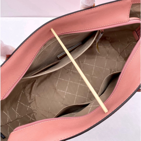 Michael Kors Gilly Large Drawstring Travel Leather Top Zip Tote - Picture 9 of 11